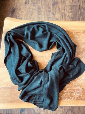 Sloomb Black Wool Knit Stole